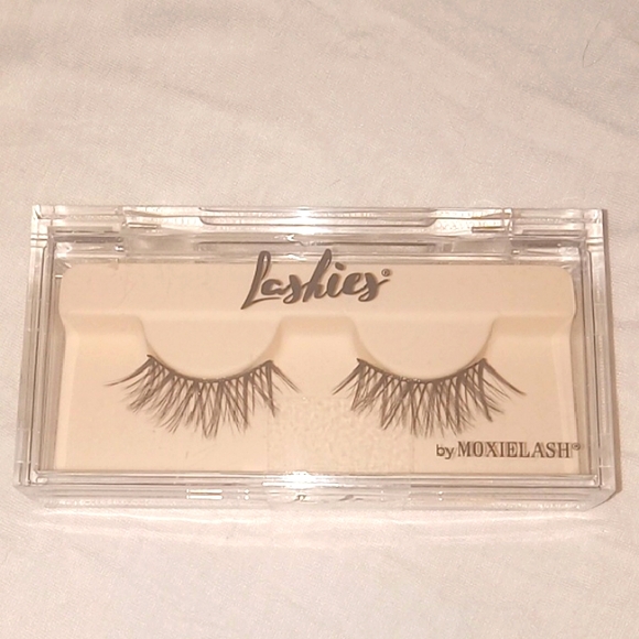 Lashies By Moxie Lash - Picture 1 of 3